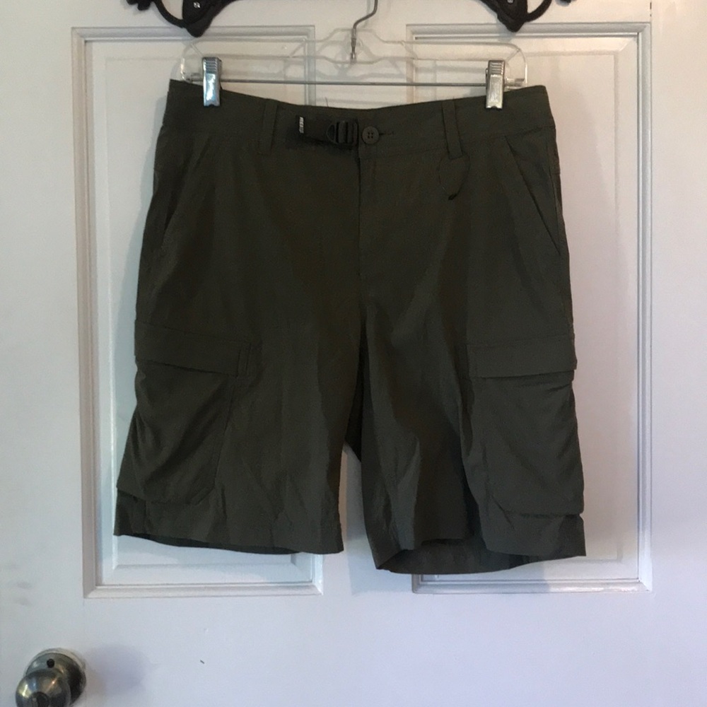 Army green outdoor shorts